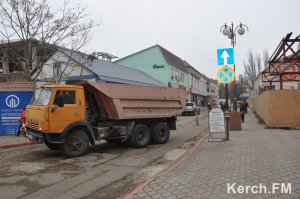 Новости » Общество: В Керчи перекрыта улица Советская