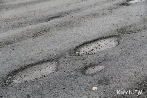 Новости » Общество: В Керчи подрядчики не хотят перекладывать асфальт, - Писарев