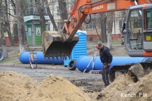 Новости » Общество: В Керчи на Горького меняют коллектор