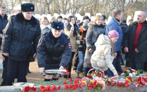 Новости » Общество: В Керчи почтили память героев Отечества