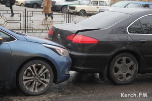 Новости » Криминал и ЧП: В Керчи на ул. Свердлова столкнулись два автомобиля