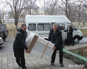 Новости » Общество: Красный Крест сделал подарки керченским ветеранам ВОВ