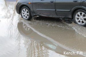 Новости » Общество: Питьевая вода снова затопила керченские улицы