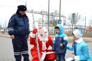 В Керчи прошла акция «Полицейский Дед  Мороз»