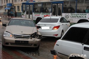 Новости » Общество: В Керчи в аварии столкнулись четыре автомобиля