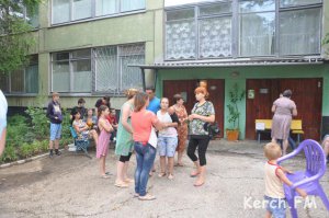 Новости » Общество: Власти Крыма запретили продлевать беженцам из Донбасса  разрешение на пребывание