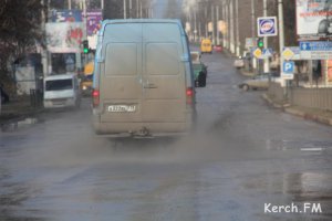 Новости » Общество: В Керчи на улице Войкова порыв водовода