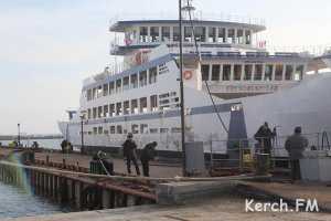 Новости » Общество: На Керченской переправе возобновили работы по реконструкции причала