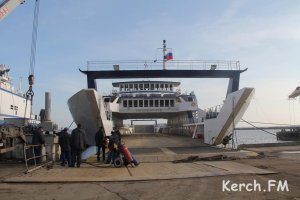 Новости » Общество: Реконструкцию причалов в порту «Крым» продлили до 10 марта