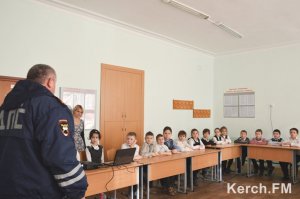 Новости » Общество: В Керчи ГИБДД проводит операцию «Безопасная дорога детям»