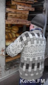 Керчанин не доволен водителями, которые развозят хлеб в городе
