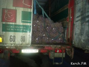 Украина увеличила грузопоток поставок овощей в Крым