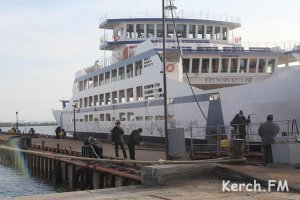 Новости » Общество: В очереди на керченской переправе около 2000 автомобилей