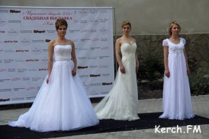 Новости » Общество: В Крыму стали чаще жениться