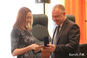 В Керчи администрация города поздравила женщин  с праздником