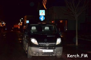 Ты репортер: Керчанина возмущает парковка автомобиля возле пешеходного перехода