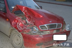 В Керчи в ДТП пострадали сразу три авто
