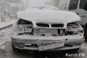 В Керчи на пешеходном переходе иномарка врезалась в маршрутку