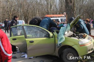 Новости » Криминал и ЧП: В Керчи в ДТП погибли двое, третий скончался в реанимации