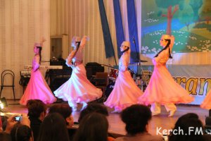 Новости » Общество: В Керчи состоялся праздничный концерт  «Мераба, Наврез!»
