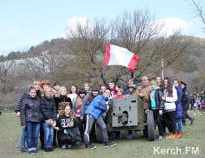 Новости » Общество: Керченские студенты побывали на первом военно-историческом фестивале в Инкермане