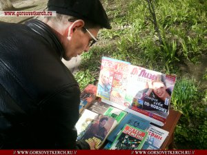 В Керчи прошла уличная акция «Читающая мама — читающий подросток»