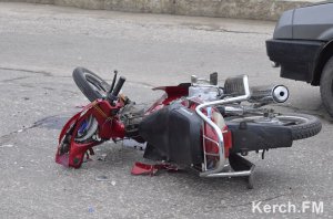 Мотоцикл влетел в фуру: водитель в тяжелом состоянии (видео)
