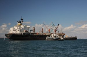 Директор Черноморнефтегаза заявил, что на якорных стоянках Керчи занимаются контрабандой