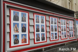В Керчи фото долгожителей повесили на доску почета
