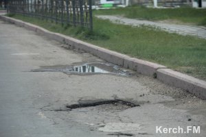 Новости » Общество: В Керчи выделили 9 млн рублей на ремонт дороги Камыш–Бурунского шоссе