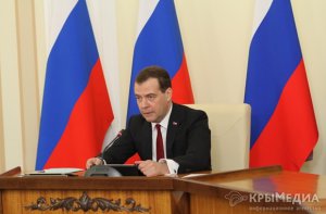 Медведев едет проверять работу крымской власти
