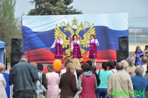 Новости » Общество: Первомайское гуляние в Керчи (фоторепортаж)