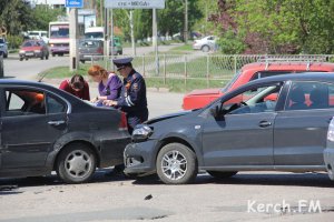 Новости » Криминал и ЧП: В Керчи столкнулись две иномарки