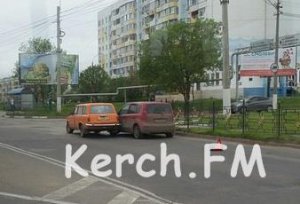 Новости » Криминал и ЧП: В Керчи ВАЗ и иномарка не поделили дорогу
