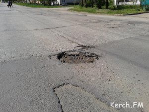 Новости » Общество: В Керчи продолжают ремонтировать дороги (видеорегистратор)