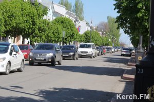 Новости » Общество: Движение автомобилей в центре Керчи из-за репетиции парада затруднено