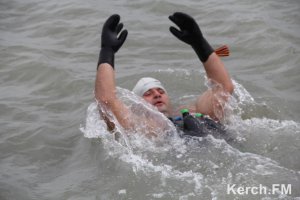 Новости » Общество: Керчанин собирается переплыть Керченский пролив