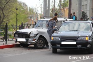 Новости » Общество: В Керчи  на улице Свердлова авария, движение затрудненно