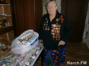 Новости » Общество: Общественники Керчи для ветеранов собрали продукты на 34 тыс рублей