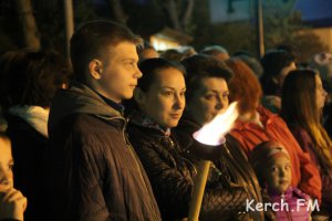 Новости » Общество: В Керчи прошло традиционное факельное шествие