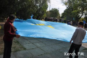 Новости » Общество: В Керчи молча возложили цветы по случаю депортации