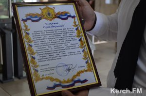 Пограничники ФСБ России в Крыму наградили Писарева