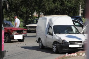 В Керчи на Кирова авария, движение троллейбуса приостановлено