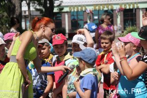 Новости » Общество: В Керчи сотрудники МЧС для детей устроили праздник безопасности