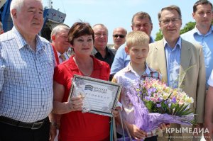 Миллионным пассажиром на Керченской переправе стала керчанка