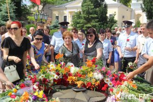 Новости » Общество: В Керчи в память погибших на войне возложили цветы