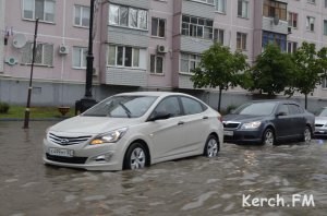 Новости » Общество: Некоторые улицы Керчи затопило после ливня