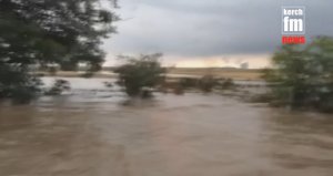 Часть трассы Керчь-Феодосия сильно затопило