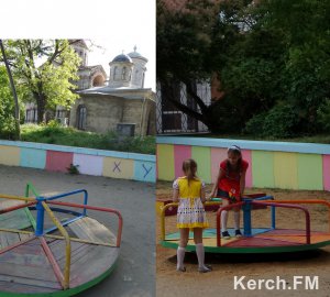 Ты репортер: Коммунальщики Керчи отремонтировали детскую площадку в центре города