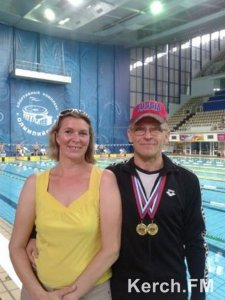 Керчане привезли золотые медали с международного турнира по плаванию